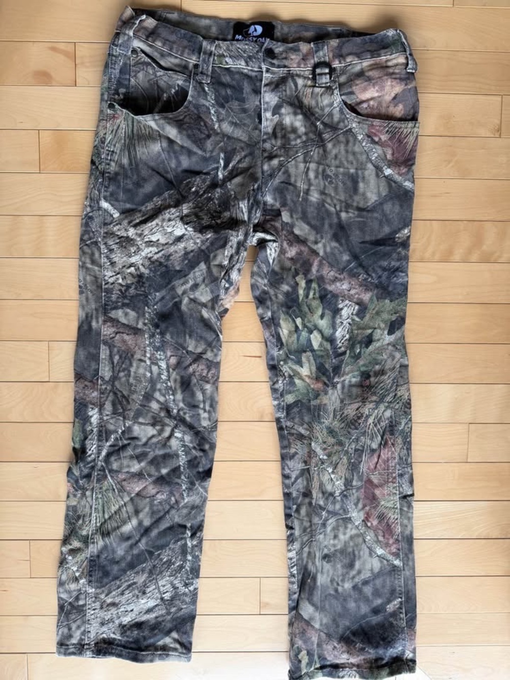 Mossy Oak camouflage hunting pants featuring the Break-Up Country pattern 34/32